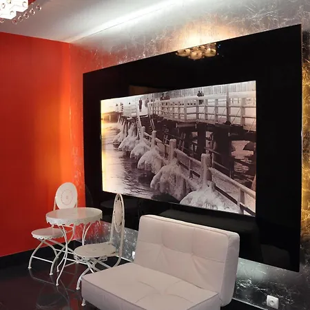 Superiq Βίλα Σόποτ